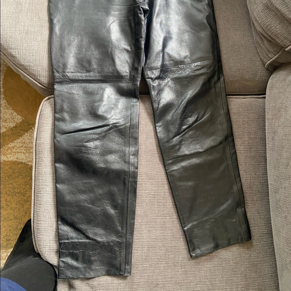 REAL LEATHER! 2 buttons to adjust to size 6/8. MADE IN FRANCE
